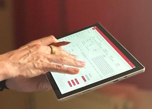 Tablet_Hand